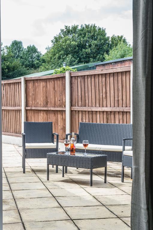 Newlyn House Apartment Christleton Exterior photo